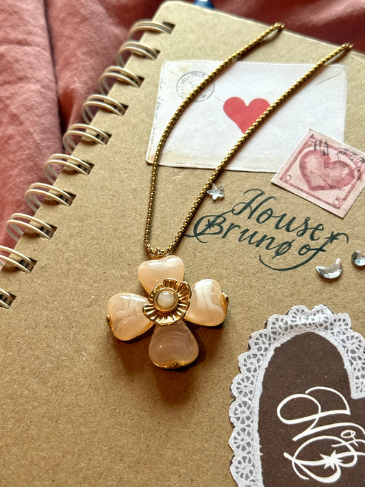 Lucky Livia Necklace Pink